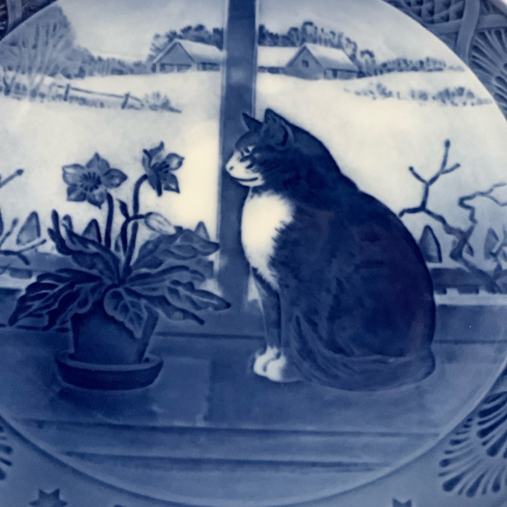 Royal Copenhagen Christmas Plate 1970 Cat blue and white Denmark Plate - Picture 3 of 4